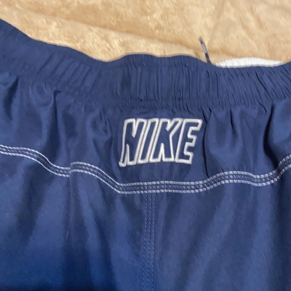 Nike side pocket drained drawstring elastic waistband swim trunks